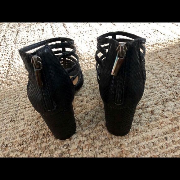 Beautiful elegant shoes by Tahari in size 7 - Picture 3 of 4